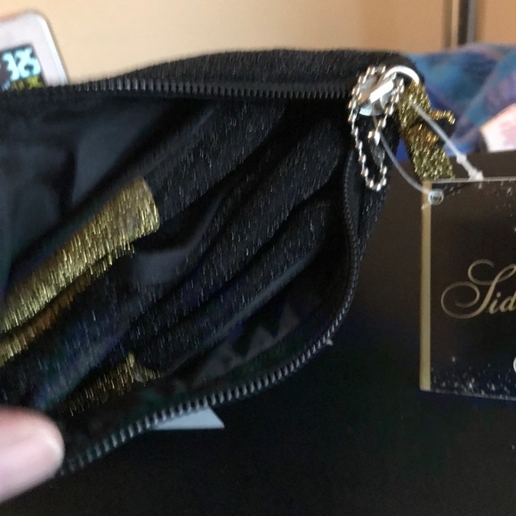 Sidekicks - Picture 3 of 4